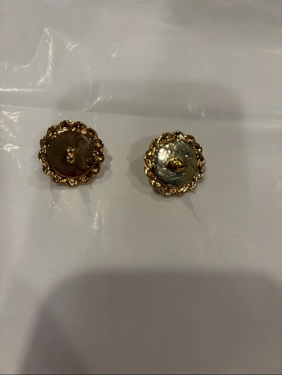 Source Unknown Gold Rope Frame Pearl Button Earrings - Picture 2 of 3